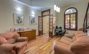Casa 3 dormitorios con cochera y terraza zona Centro