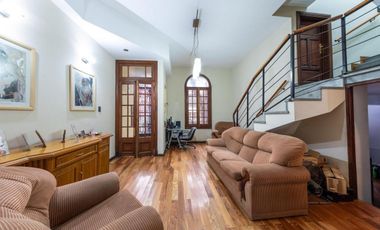 Casa 3 dormitorios con cochera y terraza zona Centro