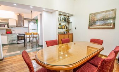 Casa 3 dormitorios con cochera y terraza zona Centro