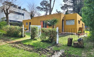 Casa en venta - 4 Dormitorios 2 Baños - Sierra de los Padres