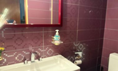 Excelente Chalet con play, cochera cubierta - pileta y jardin.