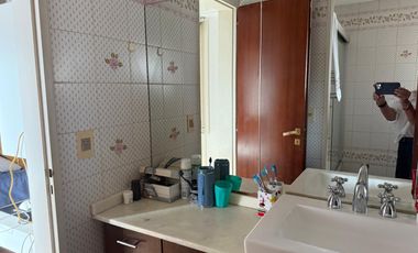 Excelente Chalet con play, cochera cubierta - pileta y jardin.