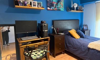 Excelente Chalet con play, cochera cubierta - pileta y jardin.