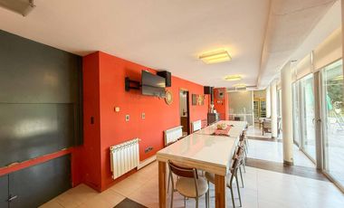 Casa en venta - 4 Dormitorios 4 Baños - 1.400Mts2 - La Plata- Gran Bell.