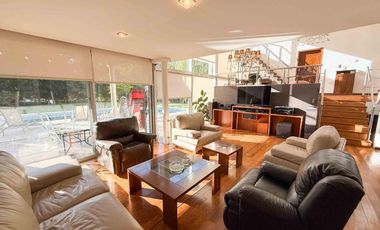 Casa en venta - 4 Dormitorios 4 Baños - 1.400Mts2 - La Plata- Gran Bell.