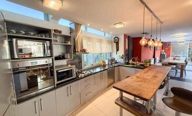 Casa en venta - 4 Dormitorios 4 Baños - 1.400Mts2 - La Plata- Gran Bell.