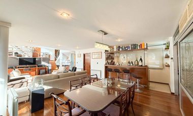 Casa en venta - 4 Dormitorios 4 Baños - 1.400Mts2 - La Plata- Gran Bell.