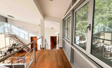 Casa en venta - 4 Dormitorios 4 Baños - 1.400Mts2 - La Plata- Gran Bell.