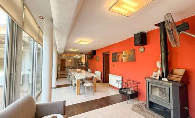 Casa en venta - 4 Dormitorios 4 Baños - 1.400Mts2 - La Plata- Gran Bell.