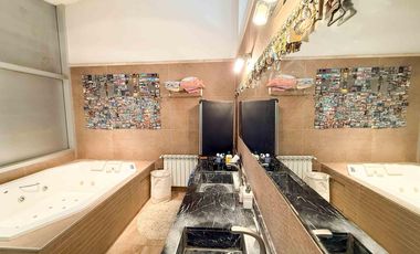 Casa en venta - 4 Dormitorios 4 Baños - 1.400Mts2 - La Plata- Gran Bell.