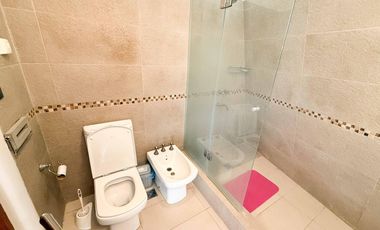 Casa en venta - 4 Dormitorios 4 Baños - 1.400Mts2 - La Plata- Gran Bell.