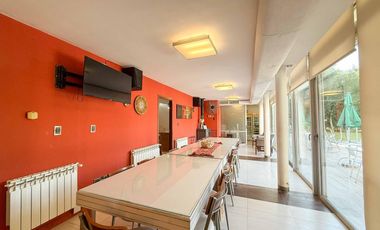 Casa en venta - 4 Dormitorios 4 Baños - 1.400Mts2 - La Plata- Gran Bell.