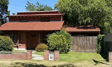 Casa en venta - 4 Dormitorios 2 Baños - Cochera - 487Mts2 - Mar del Tuyú