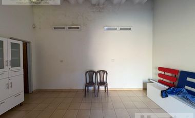 Galpon en Castelar sobre Tucuman al 2500