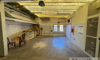 Galpon en Castelar sobre Tucuman al 2500