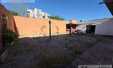 Galpon en Castelar sobre Tucuman al 2500