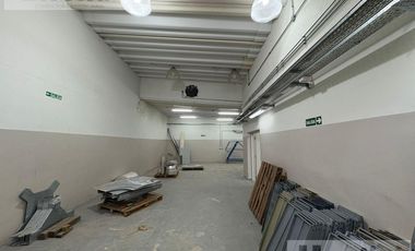 Galpon en Castelar sobre Tucuman al 2500