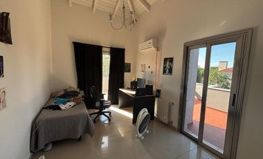 Alquiler, Casa, 4 dorm + Oficina + Dependencia, Altos del Chateau