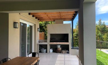 EXCELENTE CASA -AQUILER TEMPORAL - BARRIO CERRADO LA DAMASIA - VERANO 26