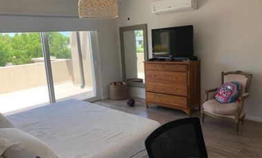 EXCELENTE CASA -AQUILER TEMPORAL - BARRIO CERRADO LA DAMASIA - VERANO 26