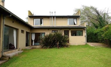Casa en venta - 5 Dormitorios 3 Baños - Mar del Plata