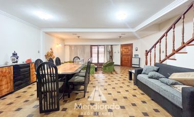 Casa 5 amb. con cochera doble y Galpón en Villa Primera