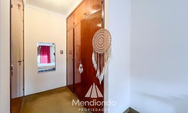 Casa 5 amb. con cochera doble y Galpón en Villa Primera