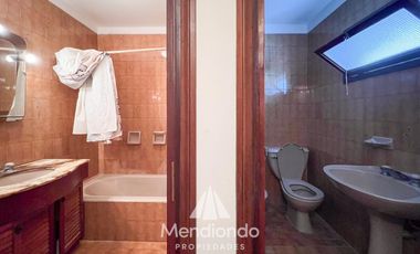 Casa 5 amb. con cochera doble y Galpón en Villa Primera