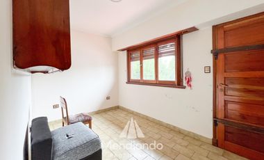 Casa 5 amb. con cochera doble y Galpón en Villa Primera