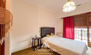 Casa 5 amb. con cochera doble y Galpón en Villa Primera