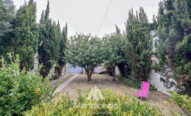 Casa 5 amb. con cochera doble y Galpón en Villa Primera