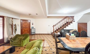 Casa 5 amb. con cochera doble y Galpón en Villa Primera