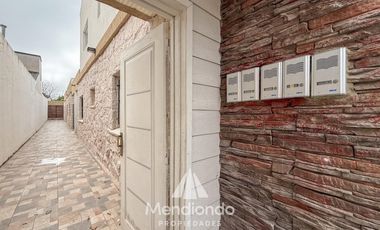 PH de 2 ambientes con patio y terraza propia con parrilla. CAISAMAR