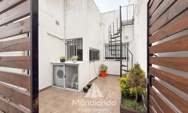 PH de 2 ambientes con patio y terraza propia con parrilla. CAISAMAR