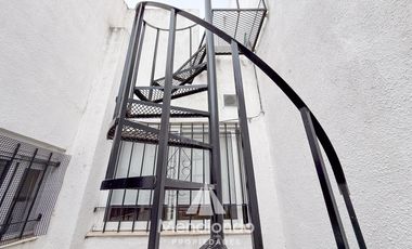 PH de 2 ambientes con patio y terraza propia con parrilla. CAISAMAR