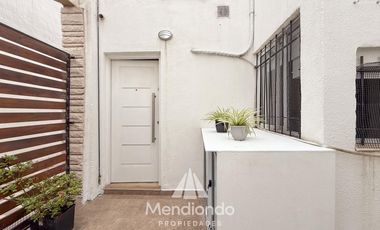 PH de 2 ambientes con patio y terraza propia con parrilla. CAISAMAR
