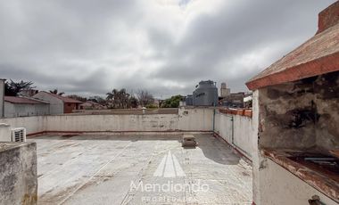 PH de 2 ambientes con patio y terraza propia con parrilla. CAISAMAR