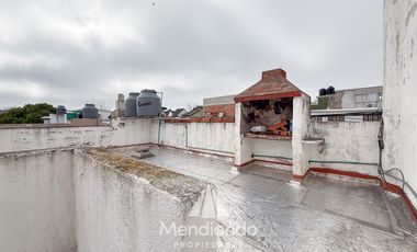 PH de 2 ambientes con patio y terraza propia con parrilla. CAISAMAR