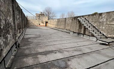 Excelente local/galpòn con losa en venta