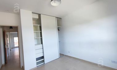 2 amb Amplio- Zona céntrica de Villa Ballester.