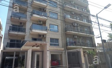 2 amb Amplio- Zona céntrica de Villa Ballester.