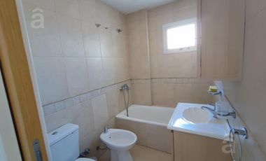 2 amb Amplio- Zona céntrica de Villa Ballester.