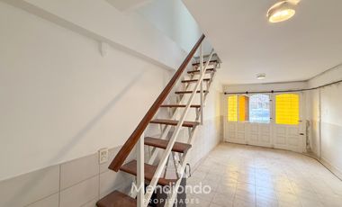 Casa en esq. 4 amb + dependencias y 2 cocheras. Reciclada. Av. Paso y Entre Ríos
