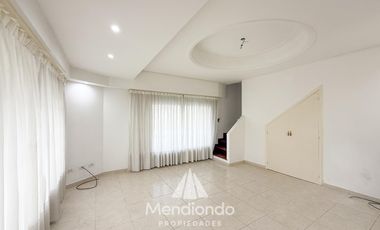 Casa en esq. 4 amb + dependencias y 2 cocheras. Reciclada. Av. Paso y Entre Ríos