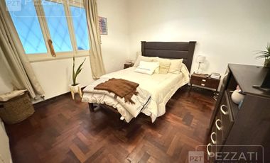 Chalet en venta en zona Barrio Pompeya. 3 dormitorios, 2 baños, garage , parque , quincho