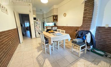 Chalet en venta en zona Barrio Pompeya. 3 dormitorios, 2 baños, garage , parque , quincho