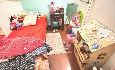 Chalet en venta en zona Barrio Pompeya. 3 dormitorios, 2 baños, garage , parque , quincho