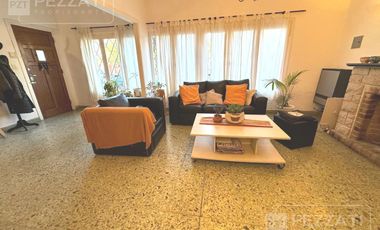 Chalet en venta en zona Barrio Pompeya. 3 dormitorios, 2 baños, garage , parque , quincho