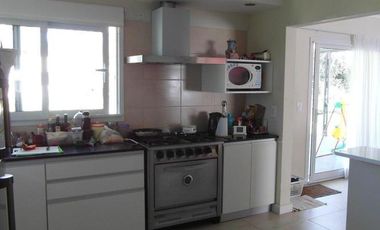 Hermosa casa con Gran Terreno en Madariaga