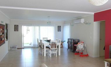 Hermosa casa con Gran Terreno en Madariaga